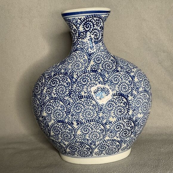 Vintage Chinoiserie Bud Flower Vase - Cobalt Blue & White, Ivy Pattern 12" - Picture 8 of 11